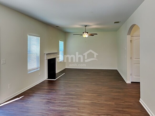 Building Photo - 306 Stable View Loop