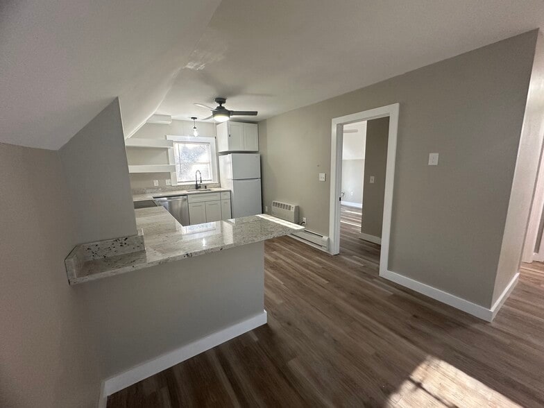 Building Photo - 17 Central St