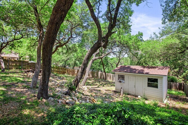 Building Photo - 4 BEDROOM IN RED ROCK, BELTON ISD