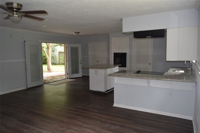 Building Photo - 9902 Tolman St