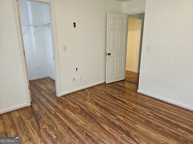 Building Photo - 40 Summerwood Ln