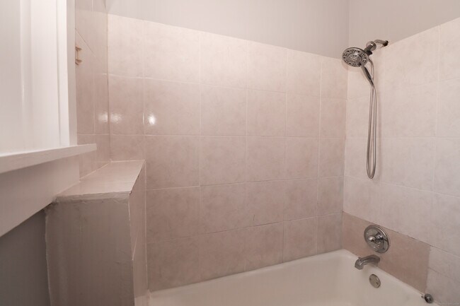 Building Photo - 117 Lamberton St