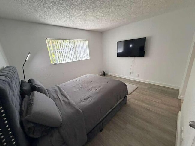 Building Photo - 4869 NW 9th Dr