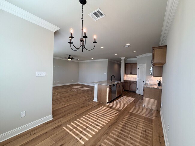 Building Photo - 816 Venecia Dr