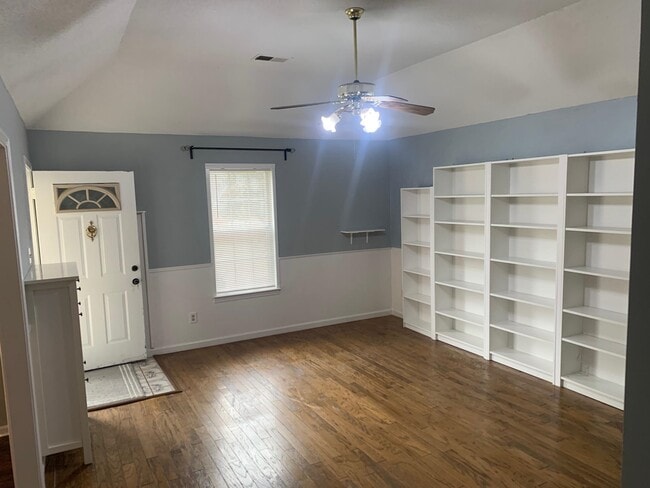 Building Photo - 5545 Oak Branch Cir N