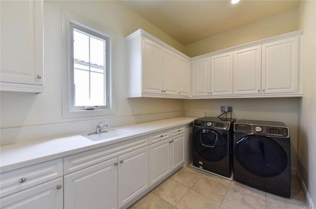 Building Photo - 105 Spacial