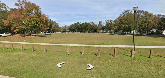 Building Photo - 2 bedroom house in Midtown accross the street from Denton Park!