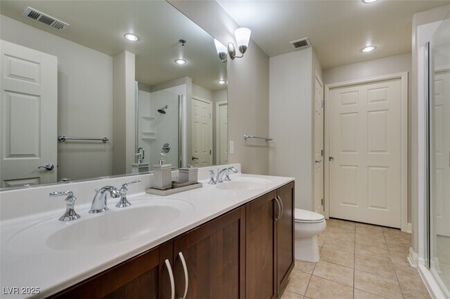 Building Photo - 150 S Las Vegas Blvd