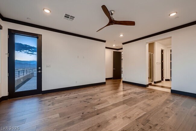 Building Photo - 917 Vegas View Dr