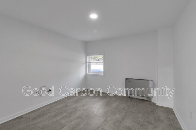 Building Photo - 209 Summer St