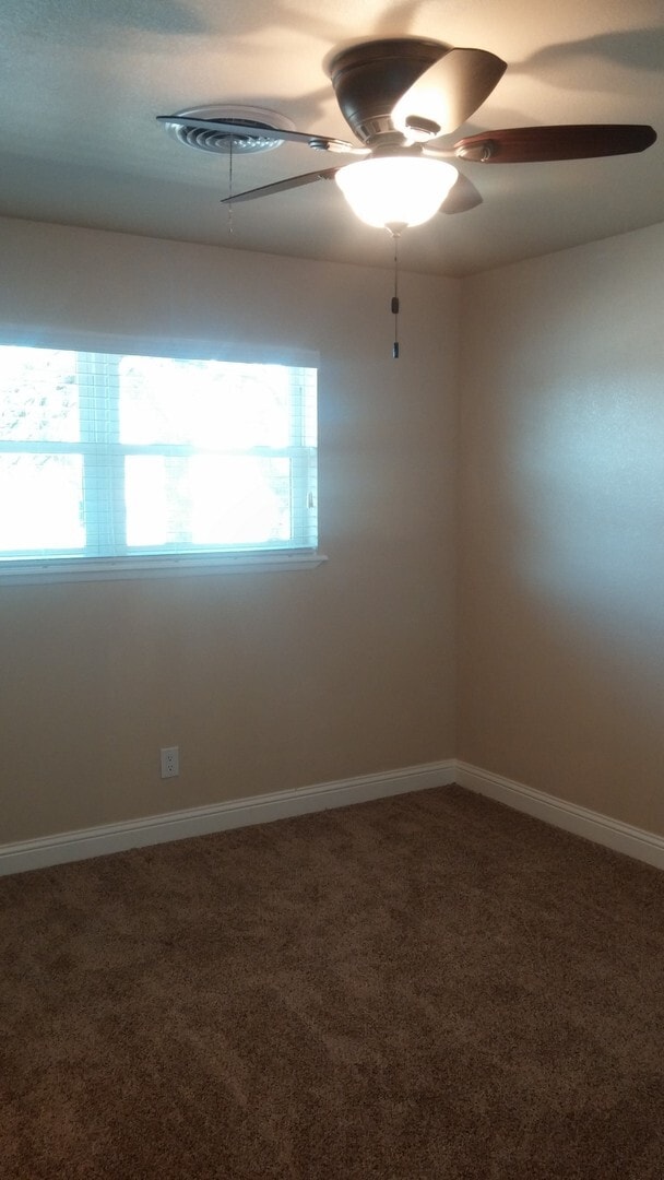 Building Photo - COMPLETELY UPDATED HOME MOVE IN READY