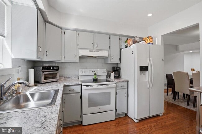 Building Photo - 102 Eaton Dr