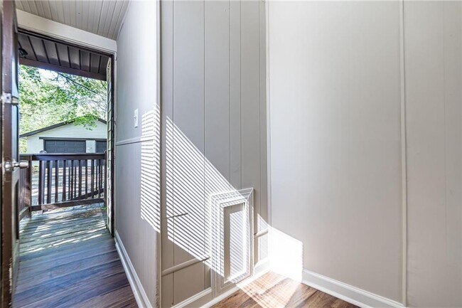 Building Photo - 1029 Katherwood Dr SW
