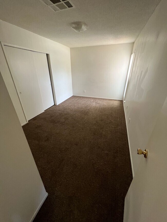 Building Photo - 4 bedroom 2 bath,  fenced yard w/ fruit tr...