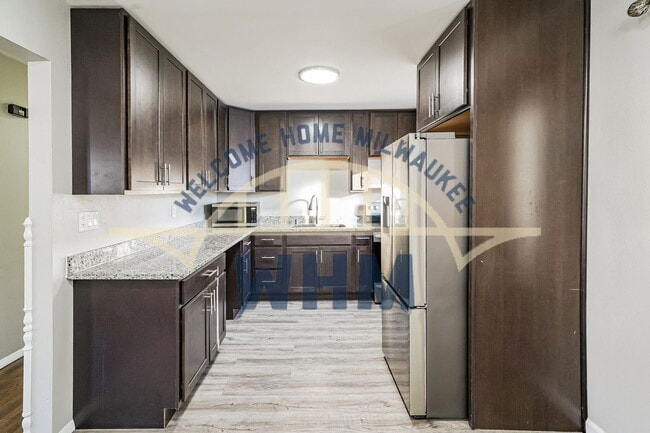 Building Photo - 4725 W Wilbur Ave