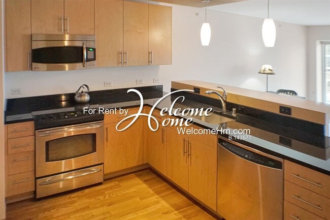 Building Photo - High-rise Montage - Extra Large 1 Bedroom ...