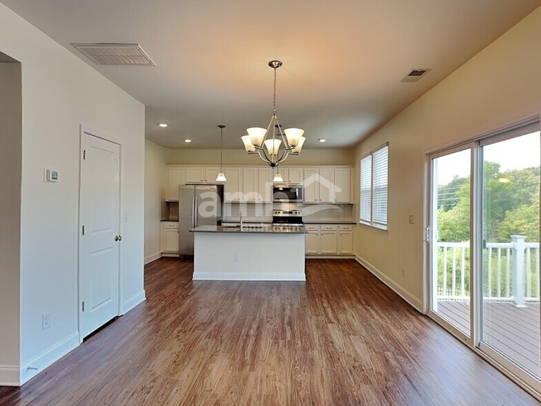 Building Photo - 184 Larragan Dr