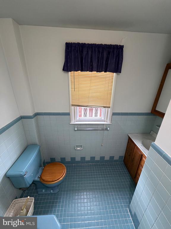 Building Photo - 8523 Mansfield Ave