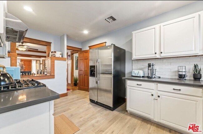 Building Photo - 736 Redondo Ave