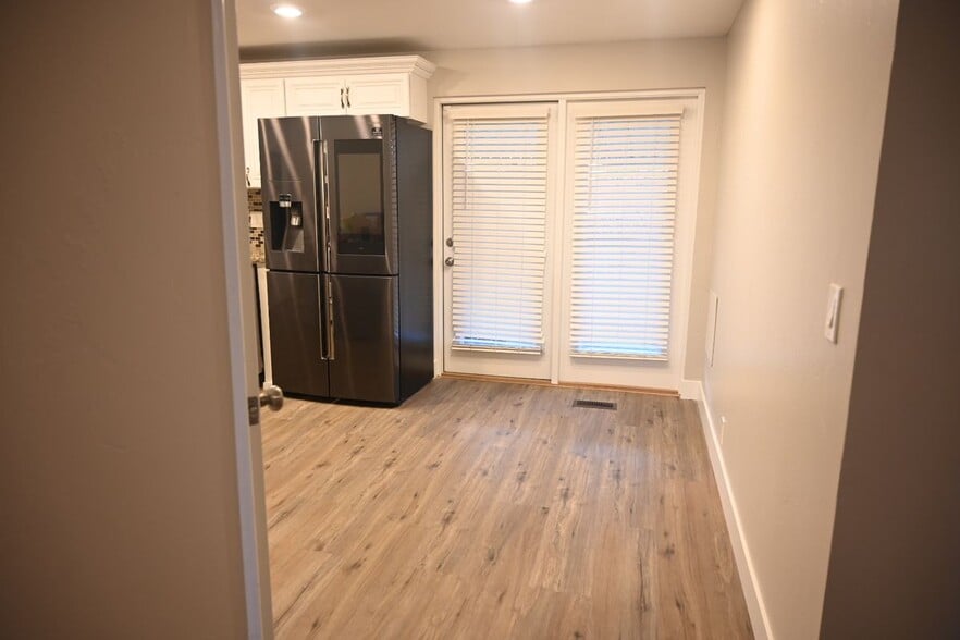 Building Photo - 3474 W San Carlos Dr