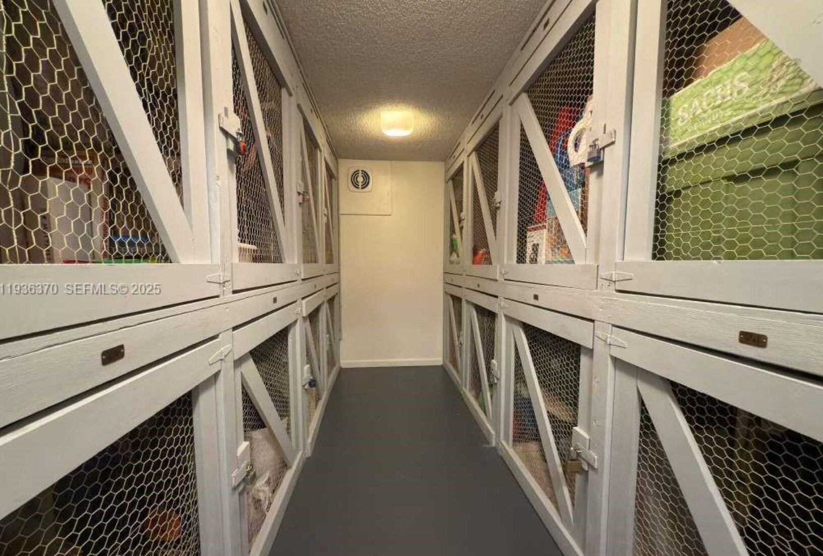 Building Photo - 9001 Jacaranda Ln