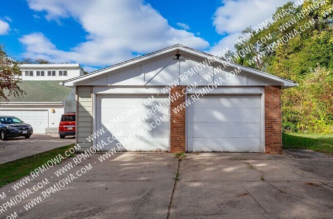 Building Photo - 1020 Williams St