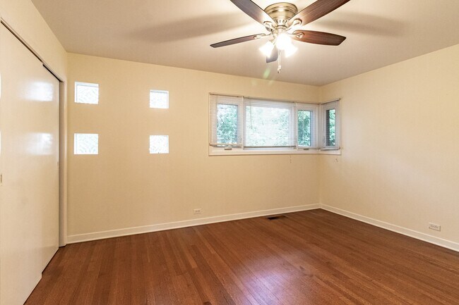 Building Photo - 519 1/2 Ridge Rd