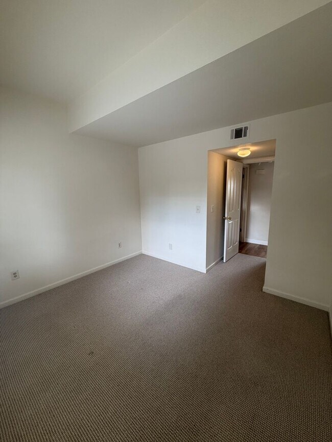 Building Photo - Beautifully Updated 2-bedroom 2 bath home blocks from Downtown Martinez!