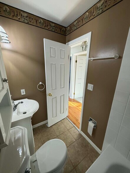 Building Photo - 1730 N Ridge Ave