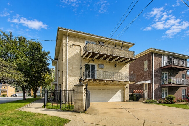 Building Photo - 1086 N Northwest Hwy