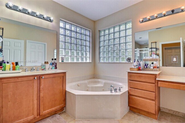 Building Photo - 1094 Grove Park Cir