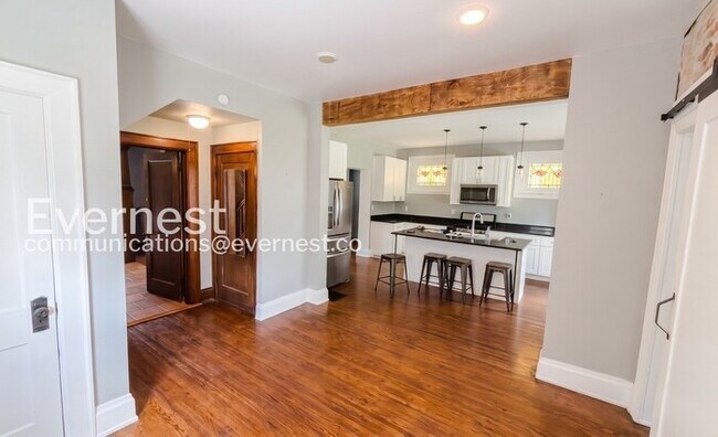 Building Photo - Spacious 4 Bed, 2 Bath Home with Fenced Yard and Stainless Steel Appliances | Pet Friendly | Avai...