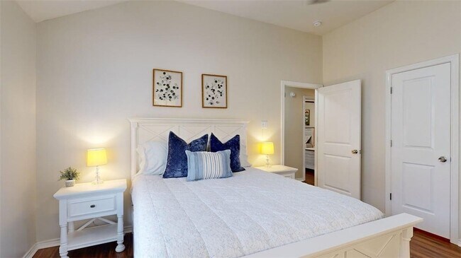 Building Photo - 810 Camellia Ct