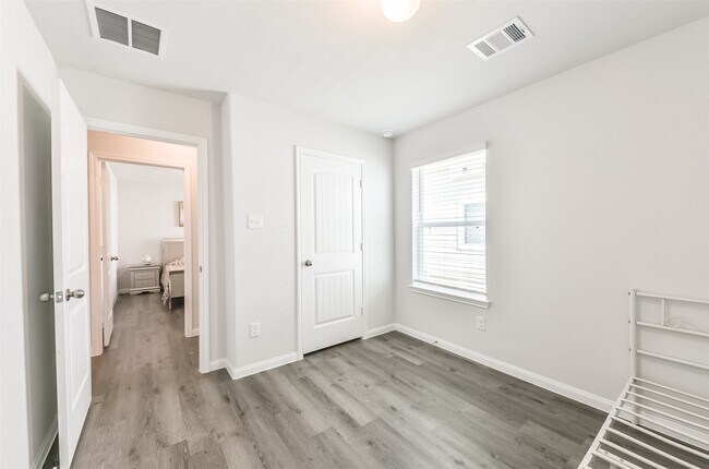 Building Photo - 5522 Briana Dee Dr