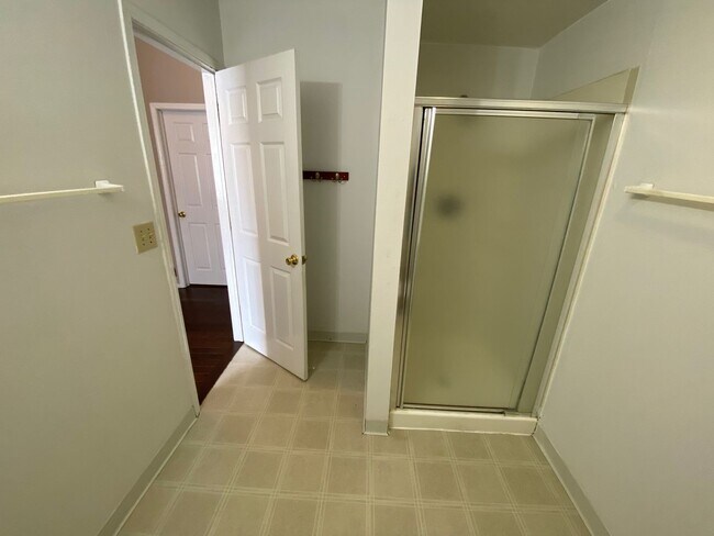 Building Photo - Sold to GW2 11/01/25 W Norwich Ave 32-34 TNR