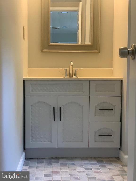 Building Photo - 63 Lincoln Dr