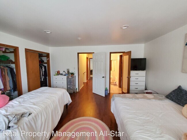 Building Photo - 2 br, 2.5 bath House - 24 Courtlandt Street