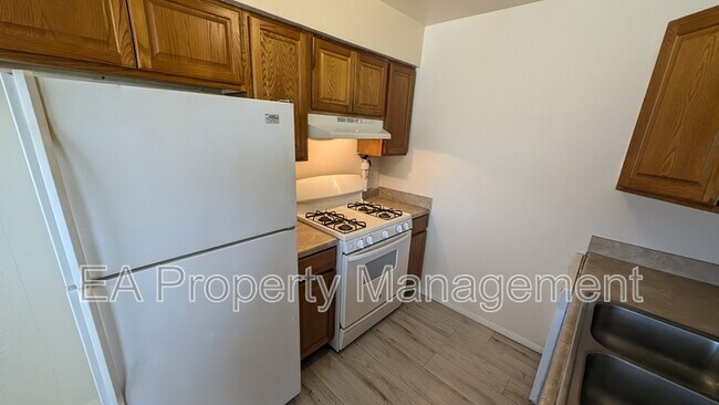 Building Photo - 812 Chelwood Park Blvd NE