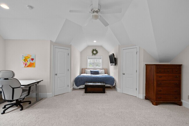 Building Photo - 11 Grey Oak