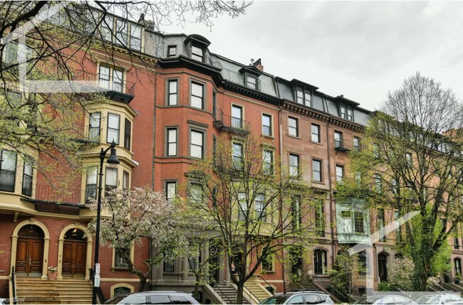 Primary Photo - 5 br, 4.5 bath Triplex - 214 Beacon St 3