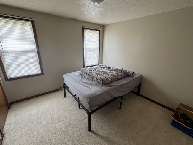 Building Photo - 880 Buchholz Dr