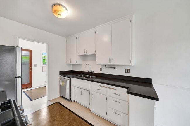 Building Photo - 4034- 4036 Higuera St