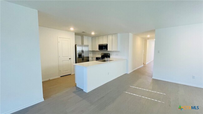 Building Photo - 1122 Campbellton Dr