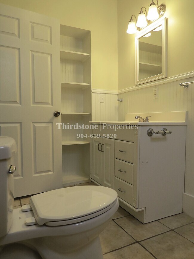 Building Photo - 212 E 6th St