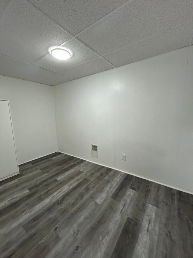 Building Photo - 1484 Louis St