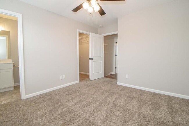 Building Photo - 1115-G4 Hillwood Dr