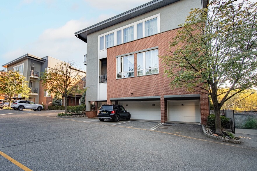 Building Photo - 1600 Kaufer Ln