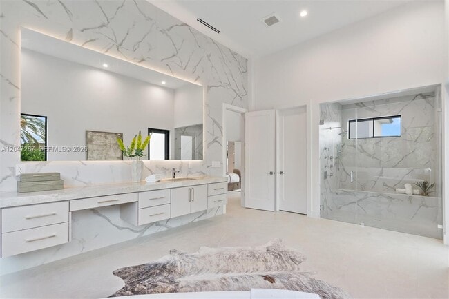 Building Photo - 14930 SW 16 Ct