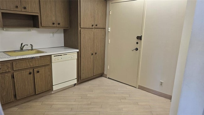 Building Photo - 1600 S Ocean Dr