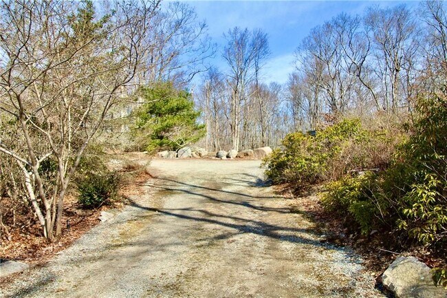 Building Photo - 39 Berrie Ln